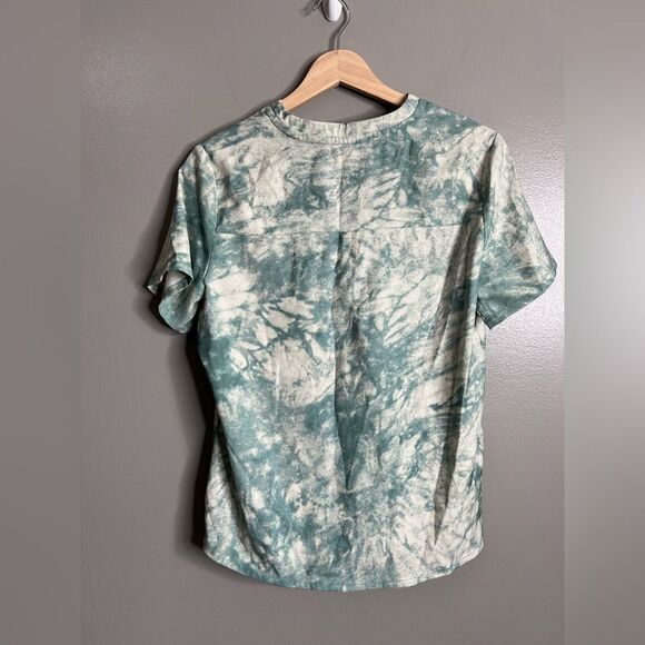 4/$25 Fabletics sage green tie dye scrub top small V neckline pocket medical - Picture 5 of 6